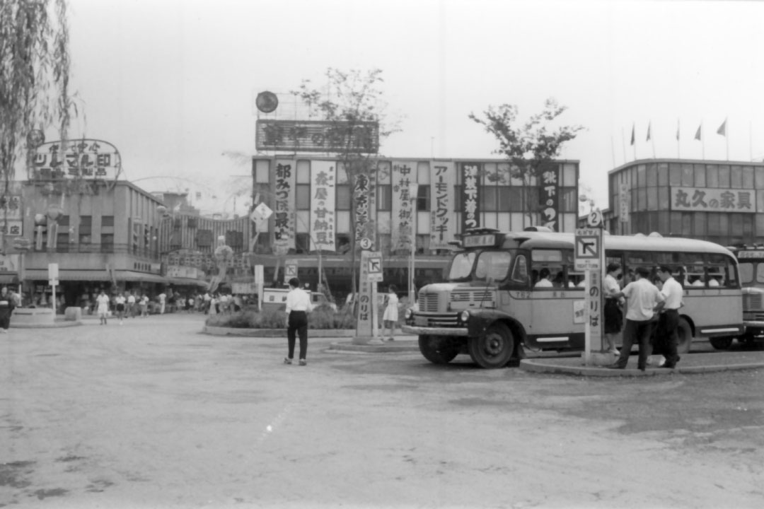 1960年頃の赤羽駅東口
